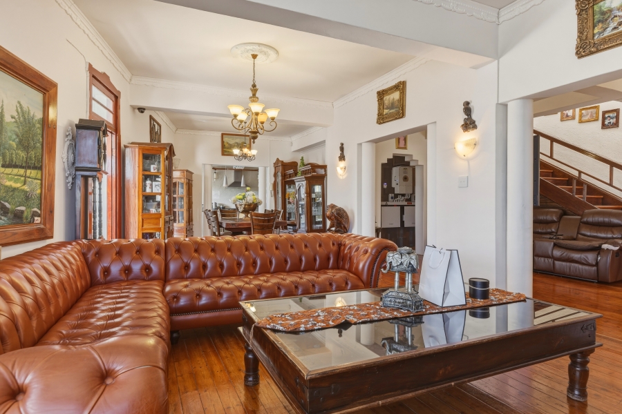 4 Bedroom Property for Sale in Vredehoek Western Cape
